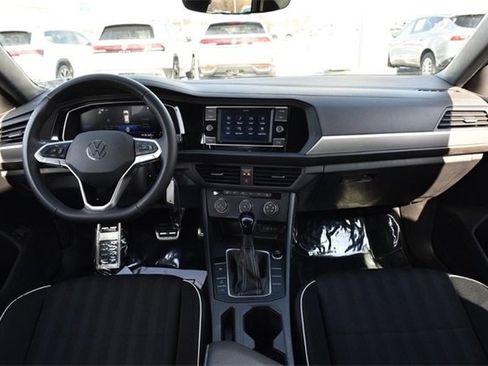 Used 2024 Volkswagen Jetta Sport image 7