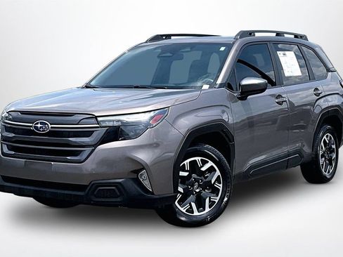Used 2025 Subaru Forester Premium AWD/4WD image 3