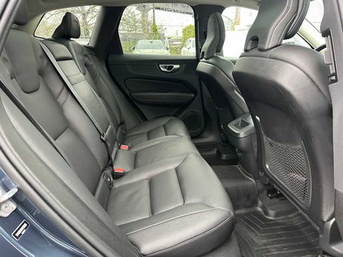 Used 2021 Volvo XC60 T5 Momentum w/ Advanced Package image 12