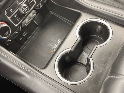 Used 2022 Chevrolet Suburban LT image 18