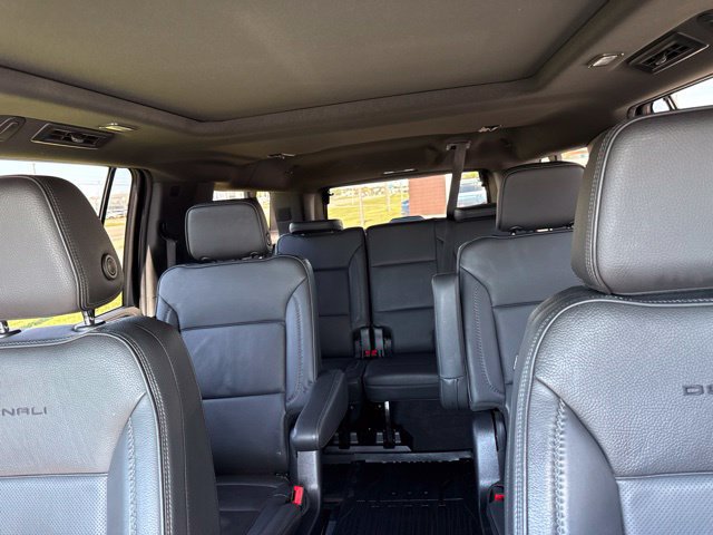 Used 2022 GMC Yukon XL Denali w/ Denali Premium Package RWD image 24