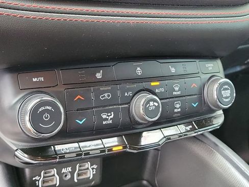Used 2023 Dodge Durango GT RWD image 31