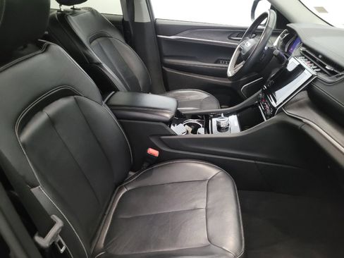 Used 2022 Jeep Grand Cherokee L Limited image 21