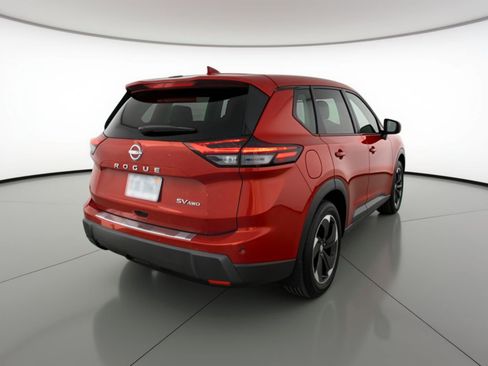 Used 2024 Nissan Rogue SV image 9
