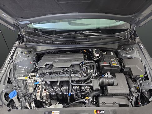 Used 2025 Hyundai Elantra Sport FWD image 33