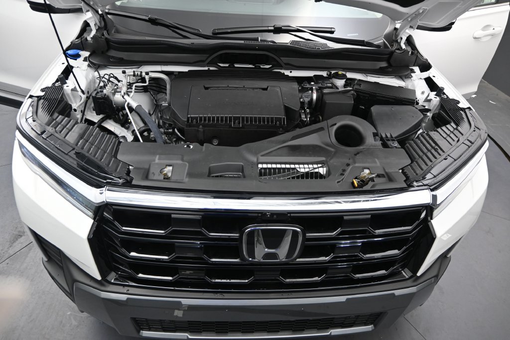 Used 2026 Honda Pilot Touring image 16