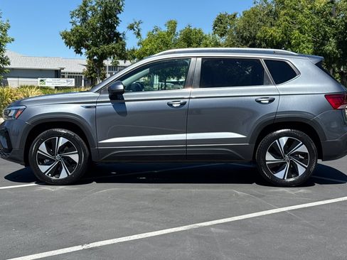 Used 2024 Volkswagen Taos SE AWD/4WD image 8