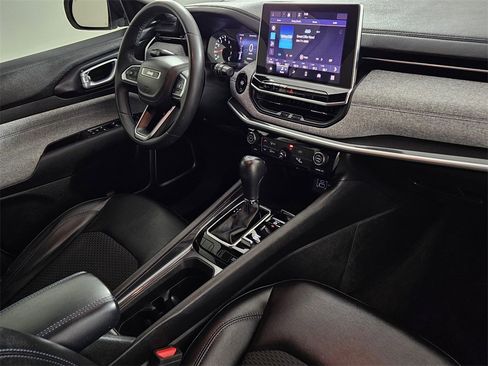 Used 2022 Jeep Compass Latitude image 28