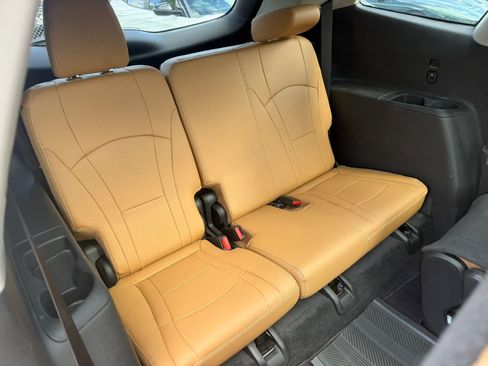 Used 2018 Buick Enclave Essence AWD/4WD image 27