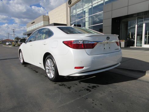 Used 2013 Lexus ES 300h w/ Luxury Pkg FWD image 5