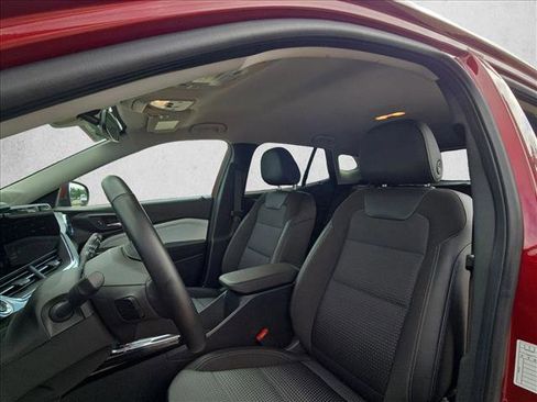 Used 2025 Chevrolet Trax LT w/ LT Convenience Package image 14