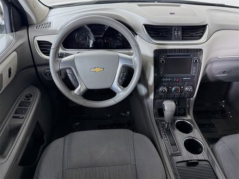 Used 2014 Chevrolet Traverse LT image 3