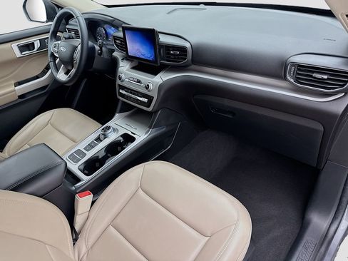 Used 2022 Ford Explorer XLT w/ Equipment Group 202A image 16