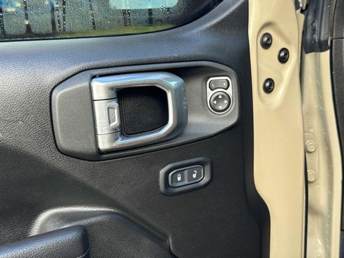 Certified 2022 Jeep Gladiator Sport image 19