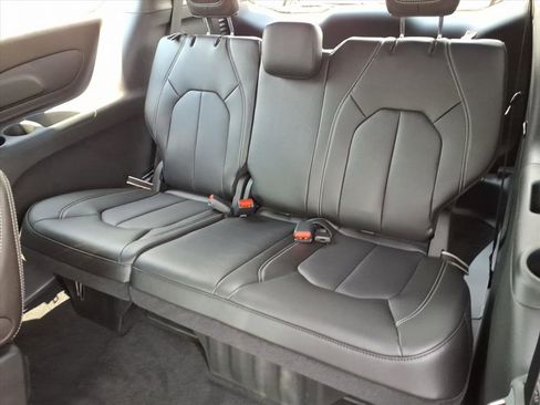New 2027 Chrysler Pacifica Select FWD image 14