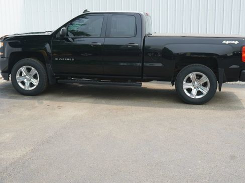Used 2018 Chevrolet Silverado 1500 Custom w/ Custom Convenience Package AWD/4WD image 3