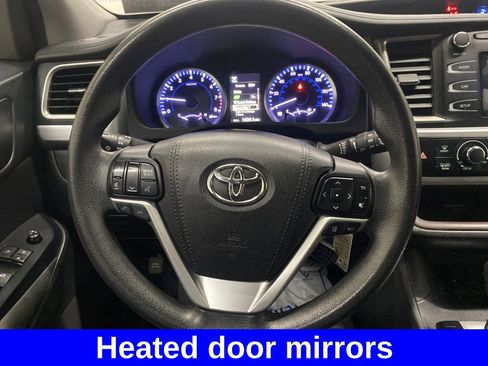 Used 2018 Toyota Highlander LE AWD/4WD image 14