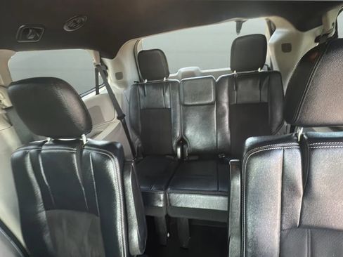 Used 2019 Dodge Grand Caravan SXT FWD image 28