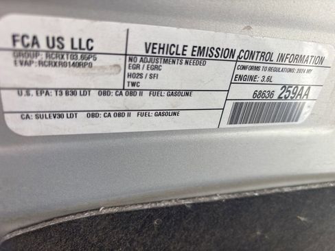 Used 2024 Chrysler Pacifica Touring-L FWD image 1