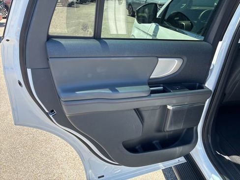 Used 2025 Ford Expedition Active AWD/4WD image 29