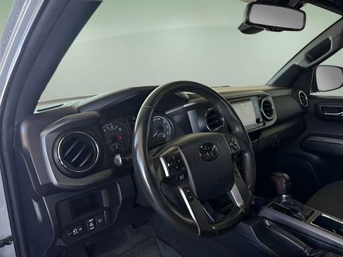 Used 2018 Toyota Tacoma TRD Off-Road image 18