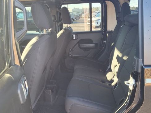Used 2022 Jeep Gladiator Sport AWD/4WD image 6