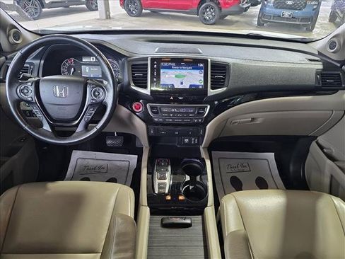 Used 2017 Honda Pilot Touring image 3