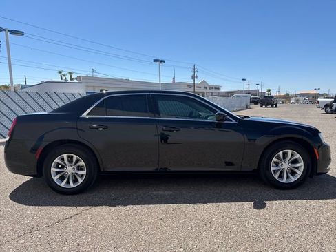 Used 2023 Chrysler 300 Touring RWD image 6