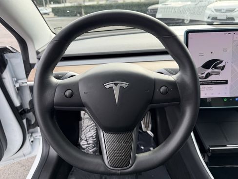 Used 2020 Tesla Model 3 Standard Range Plus image 22