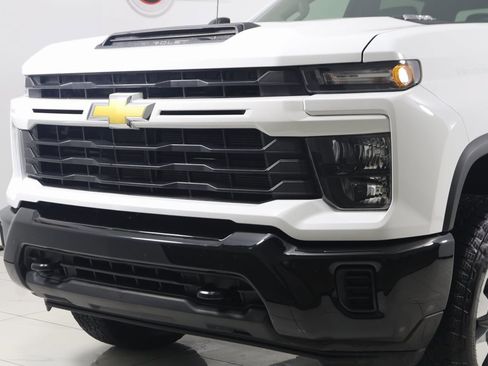 Used 2024 Chevrolet Silverado 2500 Custom w/ Custom Convenience Package image 40