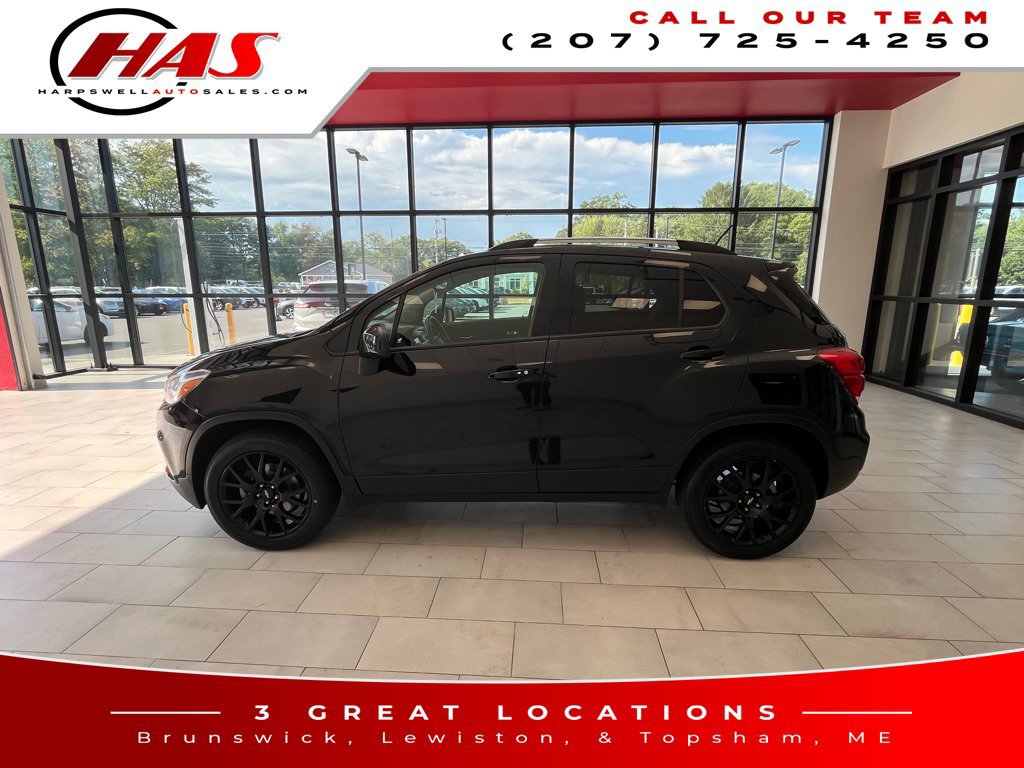 Used 2022 Chevrolet Trax LT w/ Midnight Edition AWD/4WD image 3