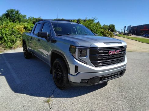 Used 2024 GMC Sierra 1500 Pro w/ Graphite Edition AWD/4WD image 4