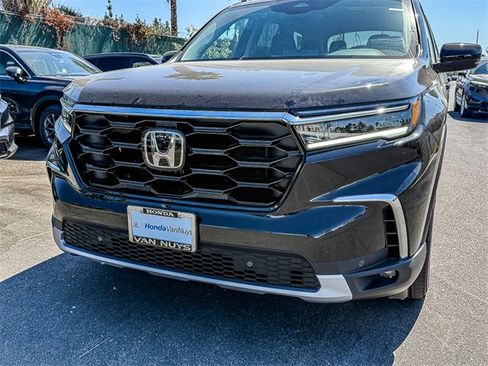 New 2025 Honda Pilot Touring image 13