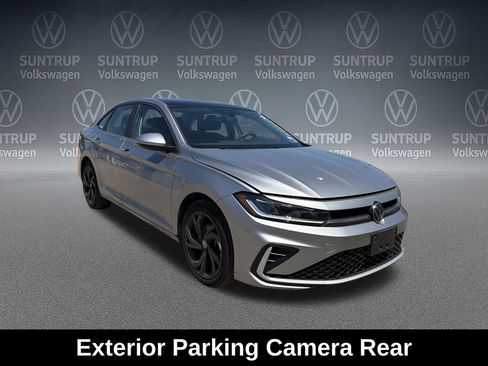 Used 2025 Volkswagen Jetta SE w/ Sunroof Package FWD image 17