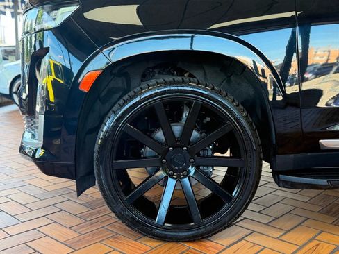 Used 2021 Cadillac Escalade Luxury AWD/4WD image 16
