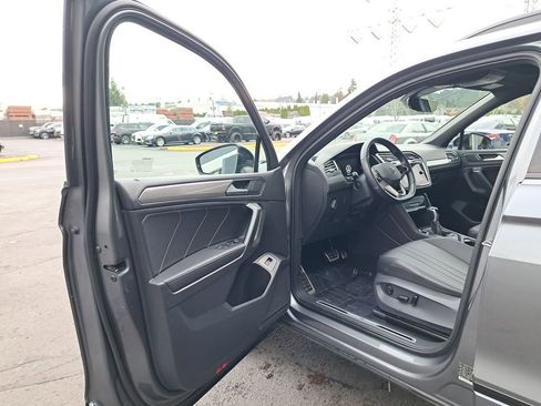 Used 2022 Volkswagen Tiguan SE R-Line image 10