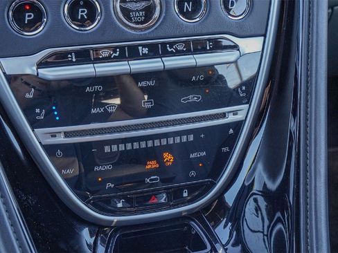 Used 2020 Aston Martin DB11 Volante image 32