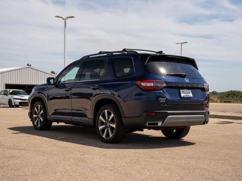 Used 2025 Honda Pilot Touring image 5