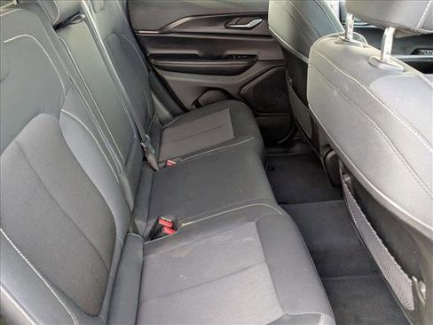 Used 2023 Jeep Grand Cherokee Laredo image 19