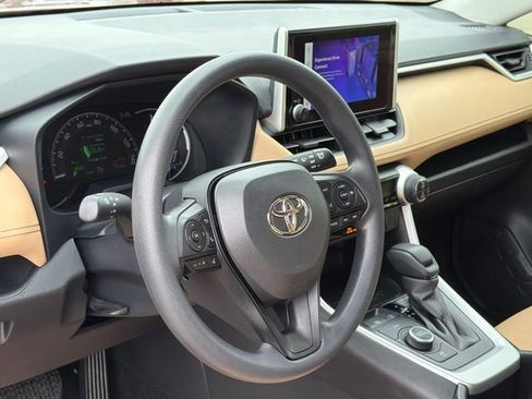 Used 2025 Toyota RAV4 LE AWD/4WD image 18