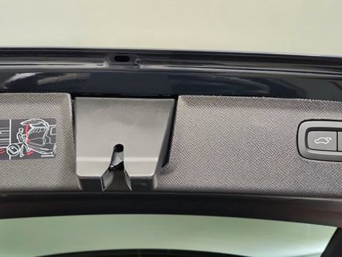 New 2026 Volvo XC90 B6 Plus w/ Protection Package Premier AWD/4WD image 45