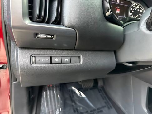 Used 2022 Nissan Pathfinder SL FWD image 18