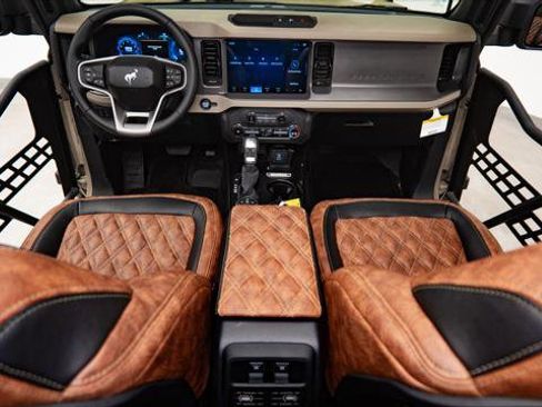 Used 2025 Ford Bronco Outer Banks AWD/4WD image 3