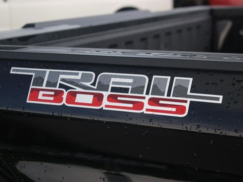 Used 2025 Chevrolet Silverado 1500 LT Trail Boss w/ Convenience Package II AWD/4WD image 13