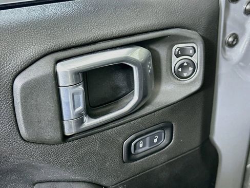 Used 2023 Jeep Wrangler Unlimited Sahara AWD/4WD image 20