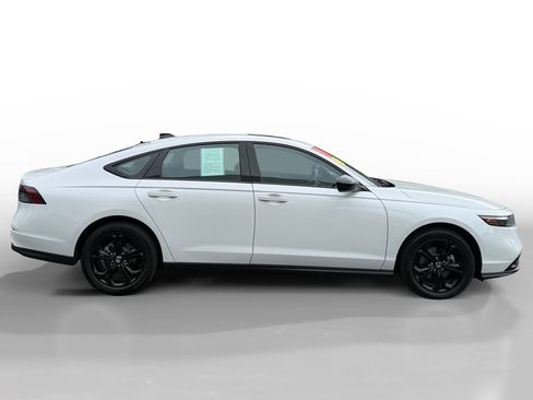 Certified 2025 Honda Accord SE image 6