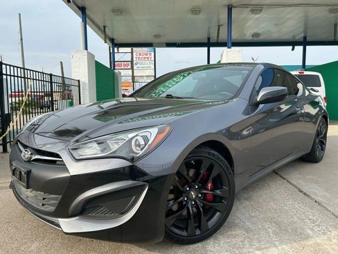 Used 2013 Hyundai Genesis 2.0T RWD image 2