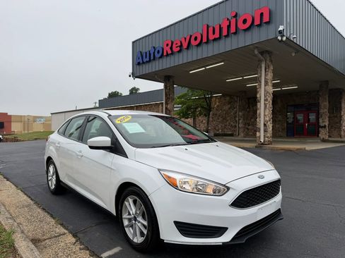 Used 2018 Ford Focus SE FWD image 1