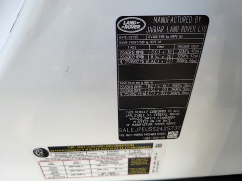 Used 2025 Land Rover Defender 110 S image 29