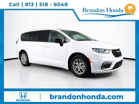 Used 2024 Chrysler Pacifica Touring-L image 1